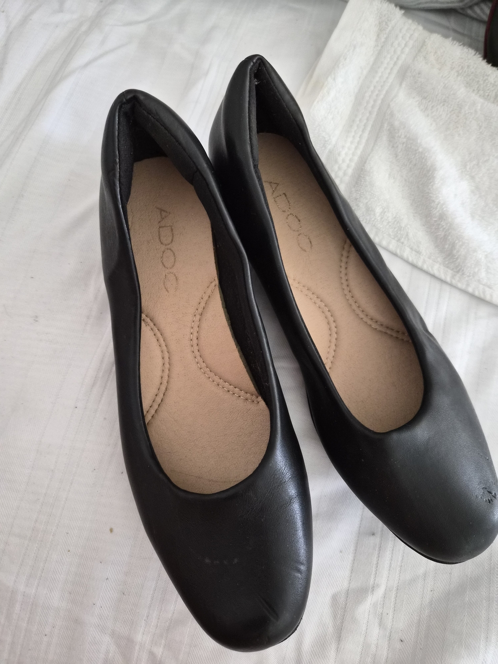 Aldo Black Leather Rounded-Toe Ballet Flats